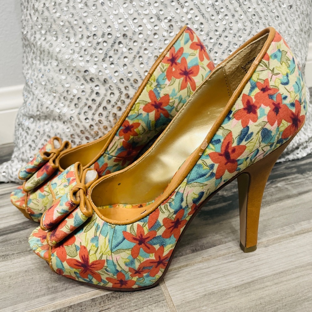 Lively Floral Pumps